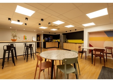 250 m² Coworking  in Neuilly-Sur-Seine, Avenue Charles de Gaulle 183 (92200) - 1 | MatchOffice