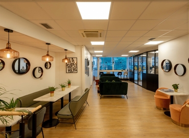 250 m² Business space in Neuilly-Sur-Seine, Avenue Charles de Gaulle 183 (92200) - 2 | MatchOffice.com