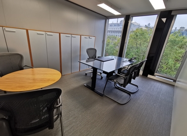 22 m² Office up for rent in Paris 8, 66 avenue des Champs-Elysées, 75008 - 1 | MatchOffice.com