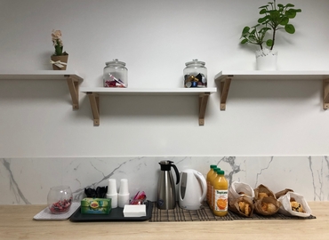 Choose a 36 m² Conference room in Marseilles, 39 Rue Roger Renzo (13008) - 9 | MatchOffice