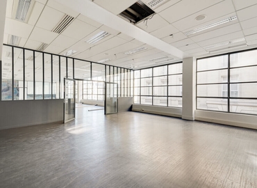200 m² Business space in Paris 9, Saint-Lazare (75019) - 1 | MatchOffice