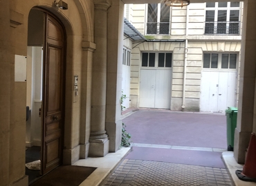 17 m² Conference hall in Paris 8, Rue de la Tremoille (75008) - 7 | MatchOffice