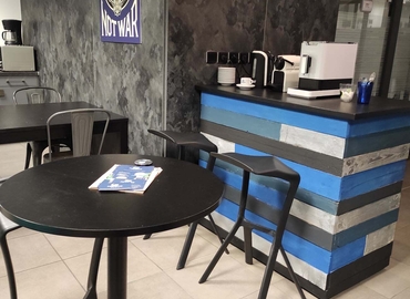 1400 m² Business park in Marseilles, 302 Rue de la gare  (13770) - 1 | MatchOffice.com