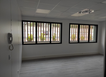 1400 m² Business center in Marseilles, 302 Rue de la gare  (13770) - 4 | MatchOffice.com
