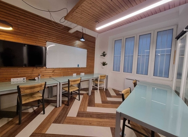 12 m² Shared workspace  in Paris 2, Rue Greneta 54 (75002) - 2 | MatchOffice