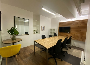 Office Rue du Cloître Saint-Merri 5 75004 Paris 4