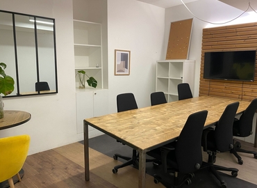 Office Rue du Cloître Saint-Merri 5 75004 Paris 4