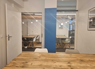Office Rue du Cloître Saint-Merri 5 75004 Paris 4