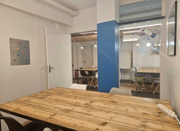 Office Rue du Cloître Saint-Merri 5 75004 Paris 4