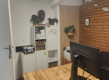 Office Rue du Cloître Saint-Merri 5 75004 Paris 4