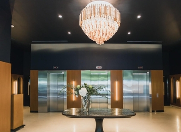 10 m² Shared workspace  in Paris 8, Cours Albert 1er 28 (75008) - 7 | MatchOffice.com