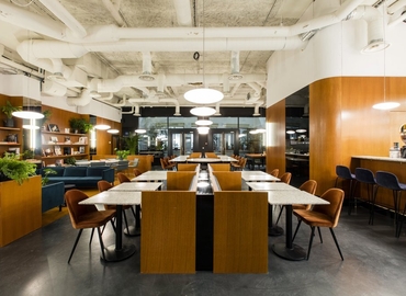 10 m² Coworking  in Paris 8, Cours Albert 1er 28 (75008) - 1 | MatchOffice