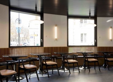 10 m² Shared workspace  in Paris 8, Cours Albert 1er 28 (75008) - 2 | MatchOffice.com