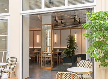 10 m² Shared workspace  in Paris 8, 16 Cours Albert 1er (75008) - 6 | MatchOffice