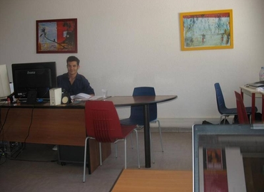 26 m² Business park place available to rent in Avignon, 2 place Alexandre Farnèse (84000) - 1 | MatchOffice