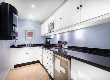 Business center 27/29 rue Bassano 75008 Paris 11