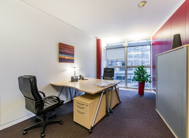 50 m² Business park place up for rent in Paris, 23 rue Balzac (75008) - 2 | MatchOffice.com