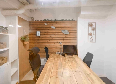 Office Rue du Cloître Saint-Merri 5 75004 Paris 4