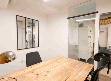 Office Rue du Cloître Saint-Merri 5 75004 Paris 4