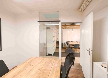 Office Rue du Cloître Saint-Merri 5 75004 Paris 4