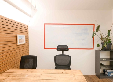 Office Rue du Cloître Saint-Merri 5 75004 Paris 4