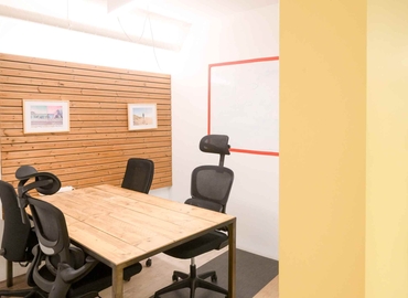 Office Rue du Cloître Saint-Merri 5 75004 Paris 4