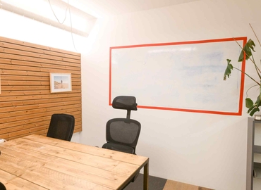 Office Rue du Cloître Saint-Merri 5 75004 Paris 4