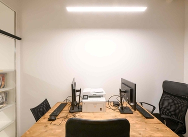 Office Rue du Cloître Saint-Merri 5 75004 Paris 4