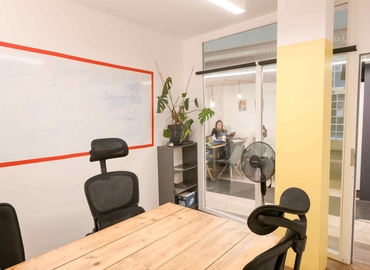 Office Rue du Cloître Saint-Merri 5 75004 Paris 4