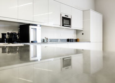 Business centre  in Cardiff, Wellington Street, 400 m² - MatchOffice.co.uk