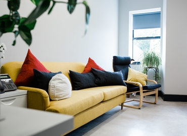 Business centre  in Cardiff, Wellington Street, 400 m² - MatchOffice.co.uk