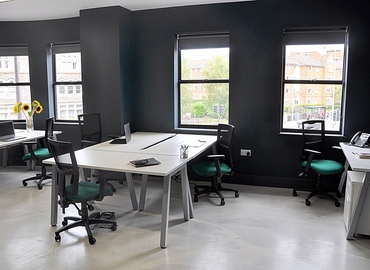 Business centre  in Cardiff, Wellington Street, 400 m² - MatchOffice.co.uk