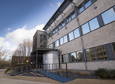Business Centre in Oxford, Robert Robinson Avenue, 50 m² - MatchOffice.co.uk