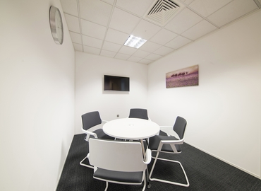Business centre  in Rickmansworth, Cardinal Point, 50 m² - MatchOffice.co.uk