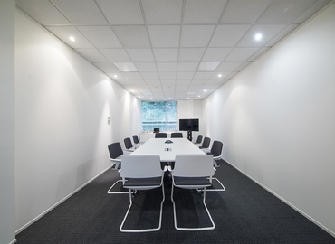 Business centre  in Rickmansworth, Cardinal Point, 50 m² - MatchOffice.co.uk