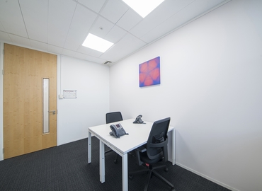  Business center  in St Albans, Fountain Court, 25 m² - MatchOffice.co.uk