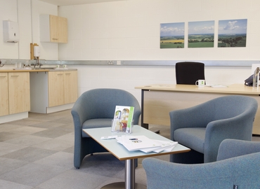 Business Centre in Gloucestershire, Oakfield Close, 50 m² - MatchOffice.co.uk