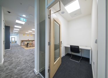 Business centre  in West London, Heathrow Airport Hounslow, 150 m² - MatchOffice.co.uk