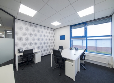  Business center  in Hertfordshire, 2 Falcon Gate, 85 m² - MatchOffice.co.uk