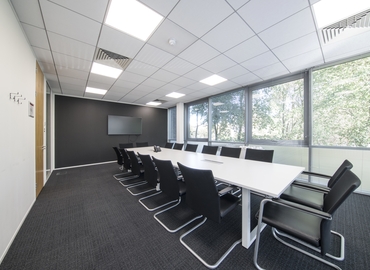 Business centre  in Milton Keynes, Fairbourne Drive, 10 m² - MatchOffice.co.uk