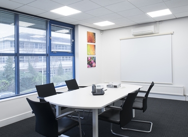  Meeting room for rent in Hertfordshire, 2 Falcon Gate, 25 m² - MatchOffice.co.uk
