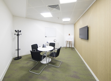  Meeting room for rent in South London, 81-85 Station Road, 100 m² - MatchOffice.co.uk