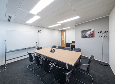 Meeting room hire in West London, Crown House, 100 m² - MatchOffice.co.uk