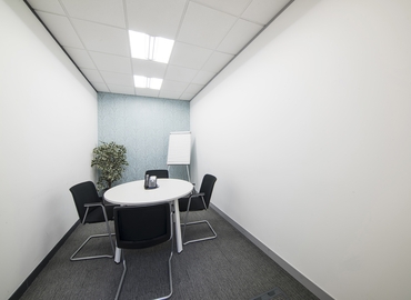 100 m² Conference hall in Reading, Imperial Way (RG2 0TD) - 0 | MatchOffice.com