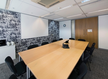 Meeting room in Maidenhead, Siena Court, 70 m² - MatchOffice.co.uk
