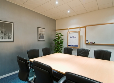 50 m² Conference room in West Sussex, South Terminal Arrivals (RH6 0NP) - 2 | MatchOffice.com
