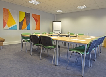 45 m² Meeting room in Basingstoke, Stroudley Road (RG24 8UP) - 2 | MatchOffice.com