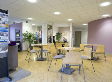 70 m² Shared office  in Hampshire, Aerodrome Road (PO13 0FQ) - 2 | MatchOffice