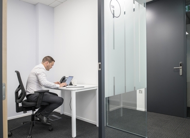 Coworking Centurion House, London Road TW18 4AX Surrey