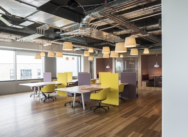  Coworking space in West London, 2 Lakeside Drive, 100 m² - MatchOffice.co.uk